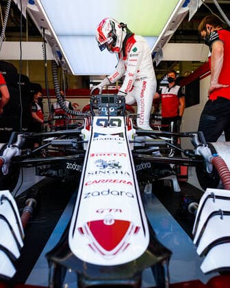 Sport Bilder des Tages GIOVINAZZI Antonio (ita), Alfa Romeo Racing ORLEN C41, portrait garage, box, during the Formula 1 Grosser Preis Der Steiermark 2021, 2021 Styrian Grand Prix, 8th round of the 2021 FIA Formula One World Championship, WM, Weltmeisterschaft from June 25 to 27, 2021 on the Red Bull Ring, in Spielberg, Austria FORMULE 1 : Grand prix de Styrie - Essais - Spielberg - 26 06 2021 DPPI Panoramic