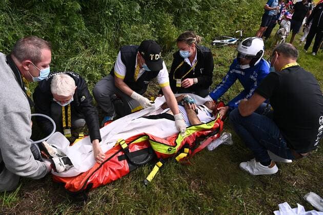LANDERNEAU, FRANCE - JUNE 26 : LEMOINE Cyril (FRA) of B&B HOTELS P B KTM is involved in a crash during stage 1 of the 108th edition of the 2021 Tour de France cycling race, a stage of 197,8 kms between Brest and Landerneau on June 26, 2021 in Landerneau, France, 26 06 2021 CYCLISME : 108e edition Tour de France 2021 Etape 1 - Brest to Landerneau - 26 06 2021 PhotoNews Panoramic 