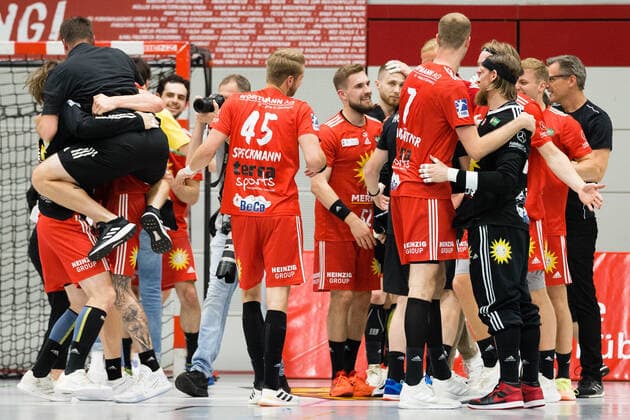Sieges- und Aufstiegsjubß èµk!!žÜQ ÖäZÒäÌüÅ²¹Äßý-Jan Strohdiek Eibner-Pressefoto GER, Handball, 2. Bundesliga, TuS N-Luebbecke gegen TuS Ferndorf, 26.06.2021 Luebbecke Copyright: xEibner-Pressefotox xJanxStrohdiekx EP_JSK