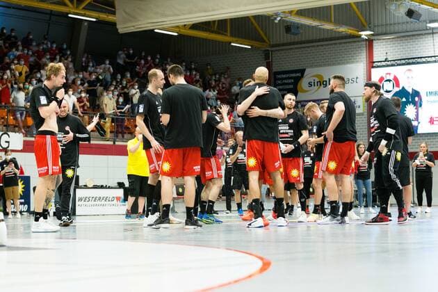 Victory and promotion jubilation at TuS N Luebbecke GER, Handball, 2 Bundesliga, TuS N Luebbecke vs TuS Ferndorf, 26 06 2021 Luebbecke Copyright: xEibner-Pressefotox xJanxStrohdiekx EP_JSK