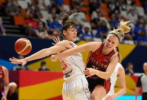 VALENCIA, SPAIN - JUNE 26: Ans Dabovic of Serbia Julie Van Loo of Belgium pictured during FIBA Women s Eurobasket match between Belgium and Serbia semi finals on june 26, 2021 in Valencia ,Spain 26 06 2021 BASKET BALL FEMININ : Belgique vs Serbie - FIBA Women s Eurobasket - 1 2 - Valence - 26 06 2021 PhotoNews Panoramic 