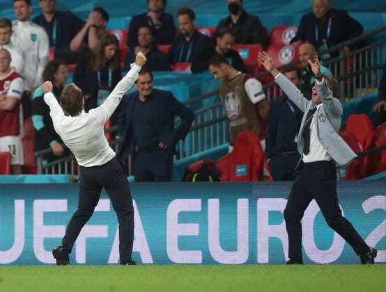 Sport Bilder des Tages Italy v Austria UEFA EURO, EM, Europameisterschaft,Fussball 2020 Italy Manager Roberto Mancini celebrates at full time during the UEFA Euro 2020 last 16 match at Wembley Stadium, London Content Not Available For UK Newspapers Copyright: xPaulxChestertonx FIL-15625-0128