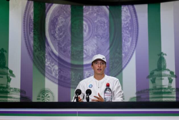 Mandatory Credit: Photo by AELTC Shutterstock (12171009am) Iga Swiatek (POL) attends a press conference, PK, Pressekonferenz in the Main Interview Room ahead of The Championships 2021 Wimbledon Tennis Championships, Preparations, The All England Lawn Tennis and Croquet Club, London, UK - 26 Jun 2021 Editorial Use Only Wimbledon Tennis Championships, Preparations, The All England Lawn Tennis and Croquet Club, London, UK - 26 Jun 2021 Editorial Use Only Copyright: xAELTC Shutterstockx 12171009am
