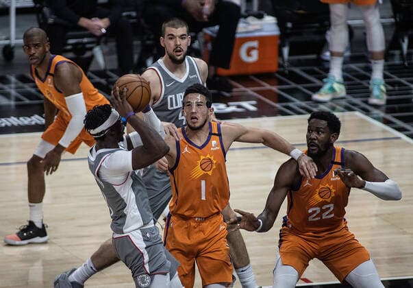 Sport Bilder des Tages June 26, 2021, Los Angeles, California, USA: Devin Booker 1 of the Phoenix Suns defends against Reggie Jackson 1 of the Los Angeles Clippers during Game 4 of the 2021 Western Conference finals NBA, Basketball Herren, USA playoff game on Saturday June 26, 2021 at the Staples Center in Los Angeles, California. Clippers lose to Suns 80 - 84. JAVIER ROJASPI Los Angeles USA - ZUMAp124 20210626_zaa_p124_003 Copyright: xx