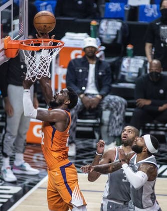 June 26, 2021, Los Angeles, California, USA: Deandre Ayton 22 of the Phoenix Suns drives to the basket during Game 4 of the 2021 Western Conference finals NBA, Basketball Herren, USA playoff game against the Los Angeles Clippers on Saturday June 26, 2021 at the Staples Center in Los Angeles, California. Clippers lose to Suns 80 - 84. JAVIER ROJASPI Los Angeles USA - ZUMAp124 20210626_zaa_p124_014 Copyright: xx