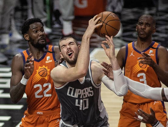 June 26, 2021, Los Angeles, California, USA: Ivica Zubac 40 of the Los Angeles Clippers fights for a rebound during Game 4 of the 2021 Western Conference finals NBA, Basketball Herren, USA playoff game against the Phoenix Suns on Saturday June 26, 2021 at the Staples Center in Los Angeles, California. Clippers lose to Suns 80 - 84. JAVIER ROJASPI Los Angeles USA - ZUMAp124 20210626_zaa_p124_062 Copyright: xx