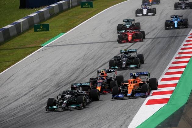 44 HAMILTON Lewis (gbr), Mercedes AMG F1 GP W12 E Performance, action with 04 NORRIS Lando (gbr), McLaren MCL35M and PEREZ Sergio (mex), Red Bull Racing Honda RB16B during the Formula 1 Grosser Preis Der Steiermark 2021, 2021 Styrian Grand Prix, 8th round of the 2021 FIA Formula One World Championship, WM, Weltmeisterschaft from June 25 to 27, 2021 on the Red Bull Ring, in Spielberg, Austria - MOTO : Grand Prix des Pays Bas - Course - Assen - 27 06 2021 DPPI Panoramic