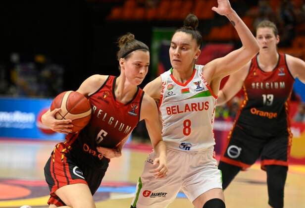 VALENCIA, SPAIN - JUNE 27: tartina Likhtarovich of Belarus and Antonia Delaere of Belgium pictured during FIBA Women s Eurobasket match between Belgium and Belarus on june 27, 2021 in Valencia ,Spain 27 06 2021 BASKET BALL FEMININ : Belgique vs Bielorussie - FIBA Women s Eurobasket - Petite finale - Valence - 27 06 2021 PhotoNews Panoramic 