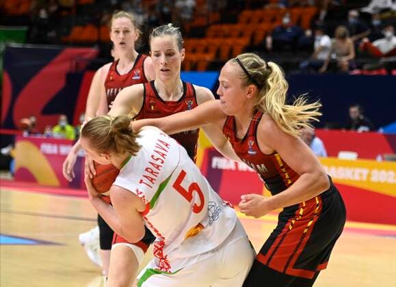VALENCIA, SPAIN - JUNE 27: Aliaksandra Tarasava of Belarus and Julie Allemand of Belgium and Kim Mestdagh of Belgium in duel for the ball pictured during FIBA Women s Eurobasket match between Belgium and Belarus on june 27, 2021 in Valencia ,Spain 27 06 2021 BASKET BALL FEMININ : Belgique vs Bielorussie - FIBA Women s Eurobasket - Petite finale - Valence - 27 06 2021 PhotoNews Panoramic 
