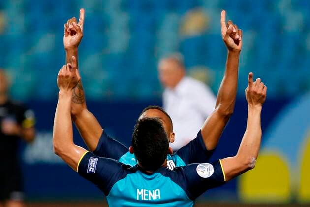 Sport Bilder des Tages Fußball, Copa America, Brasilien - Ecuador Ecuador s Angel Mena (C) celebrates with a teammate after scoring against Brazil, during a match for Group B of the Copa America at the Pedro Ludovico Teixeira Olympic Stadium in Goiania, Brazil, 27 June 2021. Brazil - Ecuador !ACHTUNG: NUR REDAKTIONELLE NUTZUNG!  Copyright: xAlbertoxValdesx AMDEP5632 20210627-3ee9638793f31288d6aaeed4b4568332da81137f