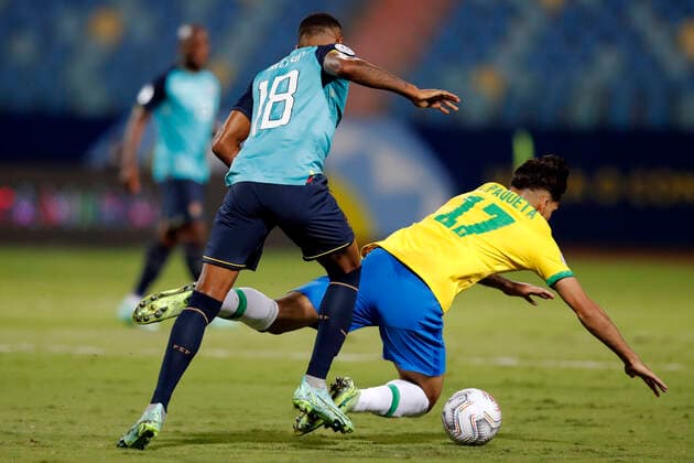 Fußball, Copa America, Brasilien - Ecuador Brazil x Ecuador GOIÂNIA, GO - 27.06.2021: BRAZIL X ECUADOR - Match between , Brazil x Ecuador match valid for the fifth round Copa America Brazil 2021 , held at the Estádio Olímpico Pedro Ludovico , on Sunday(27). In the photo, Player Lucas Paqueta Brasil vs Eduar ARy Ecuador (Photo: Francisco Stuckert Fotoarena) x2084986x  FranciscoxStuckert