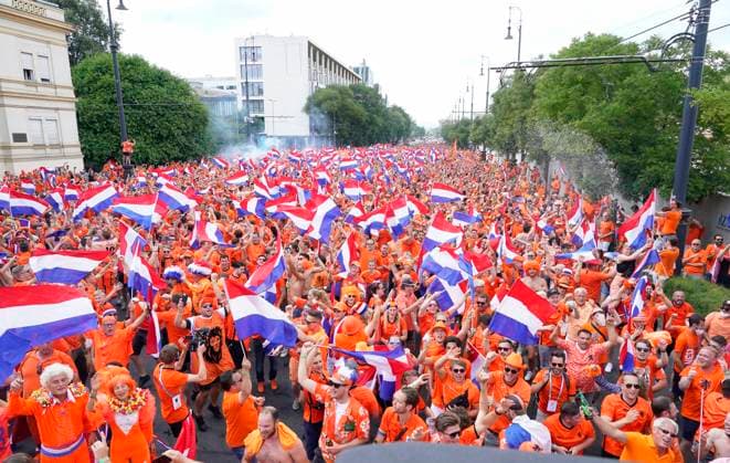 Thousands of Dutch supporters, spectators, fans on there way to the Stadium to support the Netherlands during the UEFA EURO, EM, Europameisterschaft,Fussball 2020, Round of 16 match between Netherlands-Czech Republic on June 27, 2021 at the Ferenc Puskas Arena in Budapest Noxthirdxpartyxsales,xHOLLANDxOUT  (163426809)