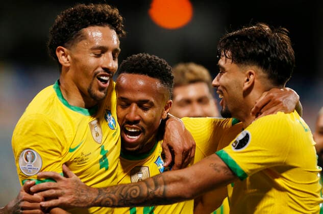 Fußball, Copa America, Brasilien - Ecuador (210628) -- GOIANIA, June 28, 2021 -- Brazil s Eder Militao (C) celebrates with teammates Marquinhos (L) and Lucas Paqueta during the 2021 Copa America group B football match between Brazil and Ecuador in Goiania, Brazil, on June 27, 2021. ) (SP)BRAZIL-GOIANIA-FOOTBALL-COPA AMERICA-BRAZIL VS ECUADOR LUCIOxTAVORA 