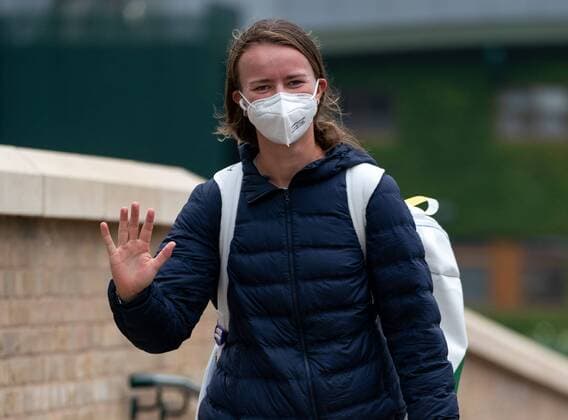 Mandatory Credit: Photo by AELTC Shutterstock (12172322k) Barbora Krejcikova (CZE), winner of Roland Garros 2021, walks up St Marks Walk while wearing a mask ahead of The Championships 2021 Wimbledon Tennis Championships, Preparations, The All England Lawn Tennis and Croquet Club, London, UK - 27 Jun 2021 Editorial Use Only Wimbledon Tennis Championships, Preparations, The All England Lawn Tennis and Croquet Club, London, UK - 27 Jun 2021 Editorial Use Only Copyright: xAELTC Shutterstockx 12172322k