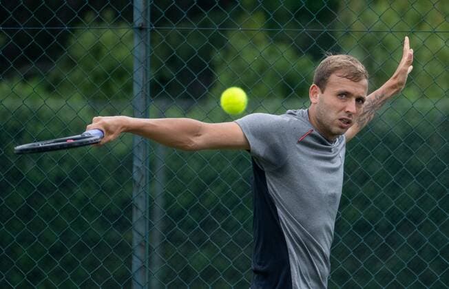 Mandatory Credit: Photo by AELTC Shutterstock (12172322ab) Daniel Evans (GBR) practices on the Aorangi Practice Courts ahead of The Championships 2021 Wimbledon Tennis Championships, Preparations, The All England Lawn Tennis and Croquet Club, London, UK - 27 Jun 2021 Editorial Use Only Wimbledon Tennis Championships, Preparations, The All England Lawn Tennis and Croquet Club, London, UK - 27 Jun 2021 Editorial Use Only  Copyright: xAELTC Shutterstockx 12172322ab