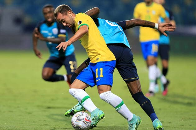 GOIANIA, BRAZIL - JUNE 27: Everton Ribeiro of Brazil competes for the ball with Robert Arboleda of Ecuador ,during the match between Brazil and Ecuador as part of Conmebol Copa America Brazil 2021 at Estadio Olimpico on June 27, 2021 in Goiania, Brazil. SPO, SOC 