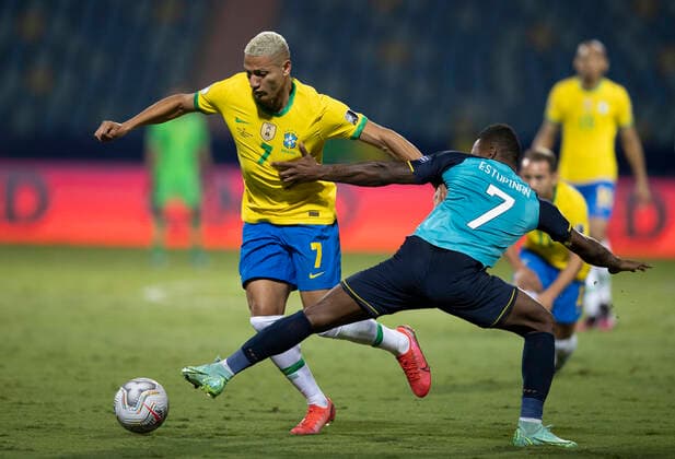 27th June 2021; Ol& xed;mpico Pedro Ludovico Teixeira Stadium, Goiania, Goias, Brazil; Copa America, Brazil versus Ecuador; Richarlison of Brazil skips past the tackle of Leonardo Campana of Ecuador  ActionPlus12300352 LucasxFigueiredo