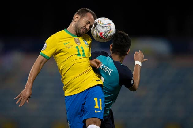 27th June 2021; Ol& xed;mpico Pedro Ludovico Teixeira Stadium, Goiania, Goias, Brazil; Copa America, Brazil versus Ecuador; & xc9;verton Ribeiro of Brazil and Piero Hincapi& xe9; of Ecuador challenge for a header  ActionPlus12300354 LucasxFigueiredo