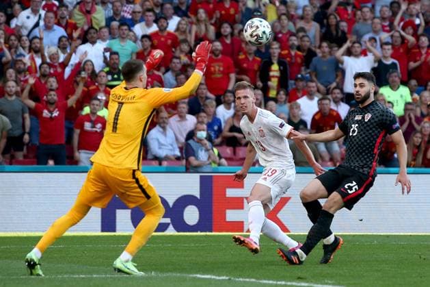 PXL_Croatia v Spain - UEFA EURO, EM, Europameisterschaft,Fussball 2020: Round of 16 COPENHAGEN, DENMARK - JUNE 28: Dani Olmo of Spain and Josko Gvardiol of Croatia during the UEFA Euro 2020 Championship Round of 16 match between Croatia and Spain at Parken Stadium on June 28, 2021 in Copenhagen, Denmark. GoranxStanzl PIXSELL