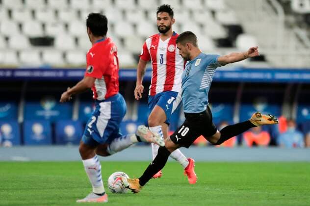 Uruguay s Giorgian de Arrascaeta (R) in action against Paraguay s Robert Rojas (L), during a match for Group A of the Copa America at the Nilton Santos Olympic Stadium in Rio de Janeiro, Brazil, 28 June 2021. Uruguay - Paraguay !ACHTUNG: NUR REDAKTIONELLE NUTZUNG!  Copyright: xAndrexCoelhox AMDEP5716 20210629-5a171b38d7c80622e5b30ea78ed160088eafc4ec