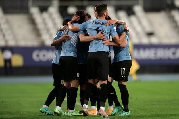 Uruguay s players celebrate after scoring against Paraguay, during a match for Group A of the Copa America at the Nilton Santos Olympic Stadium in Rio de Janeiro, Brazil, 28 June 2021. Uruguay - Paraguay !ACHTUNG: NUR REDAKTIONELLE NUTZUNG!  Copyright: xAndrexCoelhox AMDEP5721 20210629-360b63794c36b84ee87d78390864a468d68cad72