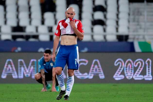 Paraguay s Carlos Gonzalez (up) regrets defeat against Uruguay, after the end of a match for Group A of the Copa America at the Nilton Santos Olympic Stadium in Rio de Janeiro, Brazil, 28 June 2021. Uruguay - Paraguay !ACHTUNG: NUR REDAKTIONELLE NUTZUNG!  Copyright: xANTONIOxLACERDAx AMDEP5775 20210629-b1f23a98e5efd464fed8b7ae29252a5287be0d03