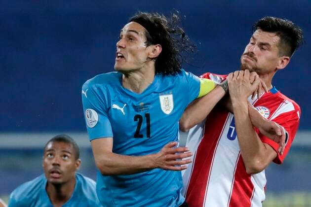 Edinson Cavani (L) vies for the ball against Paraguay s Gaston Gimenez, during a match for Group A of the Copa America at the Nilton Santos Olympic Stadium in Rio de Janeiro, Brazil, 28 June 2021. Uruguay - Paraguay !ACHTUNG: NUR REDAKTIONELLE NUTZUNG!  Copyright: xANTONIOxLACERDAx AMDEP5783 20210629-1446aab82c07cee91526cd5f22e8666c924dad9c