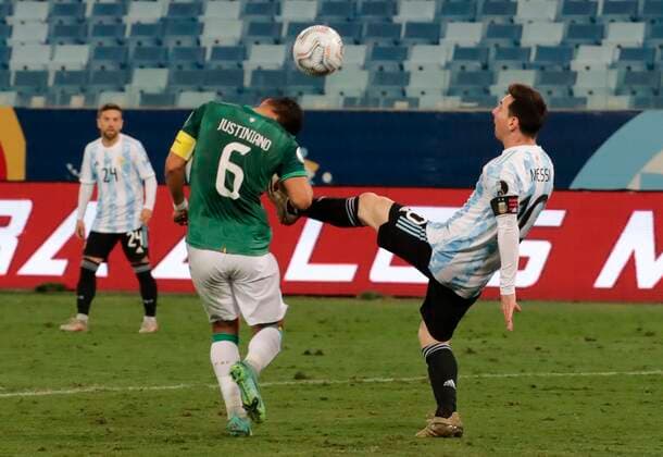 Argentina s Lionel Messi in action against Bolivia s Leonel Justiniano during the Copa America group A soccer match between Bolivia and Argentina at Arena Pantanal stadium in Cuiaba, Brazil, 28 June 2021. Bolivia vs. Argentina !ACHTUNG: NUR REDAKTIONELLE NUTZUNG!  Copyright: xRaulxMartinezx AME8992 20210629-bfaa0f8845255dd50dca85b09348b3c27452fd98