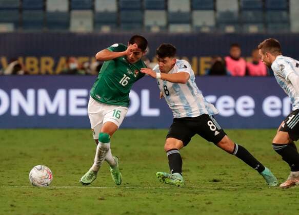Argentina s Marcos Acuna in action against Bolivia s Erwin Saavedra during the Copa America group A soccer match between Bolivia and Argentina at Arena Pantanal stadium in Cuiaba, Brazil, 28 June 2021. Bolivia vs. Argentina !ACHTUNG: NUR REDAKTIONELLE NUTZUNG!  Copyright: xRaulxMartinezx AME9008 20210629-392640a4470c939d9c4835011a7bb26b1d99cc20