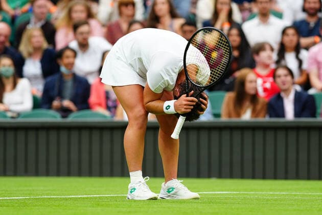 Mandatory Credit: Photo by Javier Garcia BPI Shutterstock (12173633di) Carla Suarez Navarro reacts during her first round match Wimbledon Tennis Championships, Day 2, The All England Lawn Tennis and Croquet Club, London, UK - 29 Jun 2021 Wimbledon Tennis Championships, Day 2, The All England Lawn Tennis and Croquet Club, London, UK - 29 Jun 2021  Copyright: xJavierxGarcia BPI Shutterstockx 12173633di