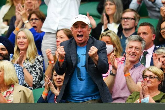 Sport Bilder des Tages Mandatory Credit: Photo by Javier Garcia BPI Shutterstock (12173633hb) John Bercow celebrates Roger Federer winning the first set Wimbledon Tennis Championships, Day 2, The All England Lawn Tennis and Croquet Club, London, UK - 29 Jun 2021 Wimbledon Tennis Championships, Day 2, The All England Lawn Tennis and Croquet Club, London, UK - 29 Jun 2021  Copyright: xJavierxGarcia BPI Shutterstockx 12173633hb