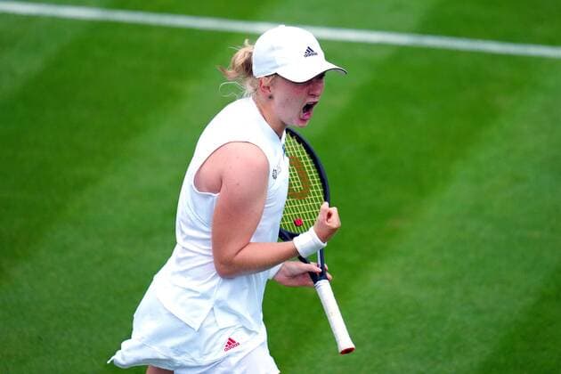 Mandatory Credit: Photo by Javier Garcia BPI Shutterstock (12173633lq) Francesca Jones during her first round match Wimbledon Tennis Championships, Day 2, The All England Lawn Tennis and Croquet Club, London, UK - 29 Jun 2021 Wimbledon Tennis Championships, Day 2, The All England Lawn Tennis and Croquet Club, London, UK - 29 Jun 2021  Copyright: xJavierxGarcia BPI Shutterstockx 12173633lq