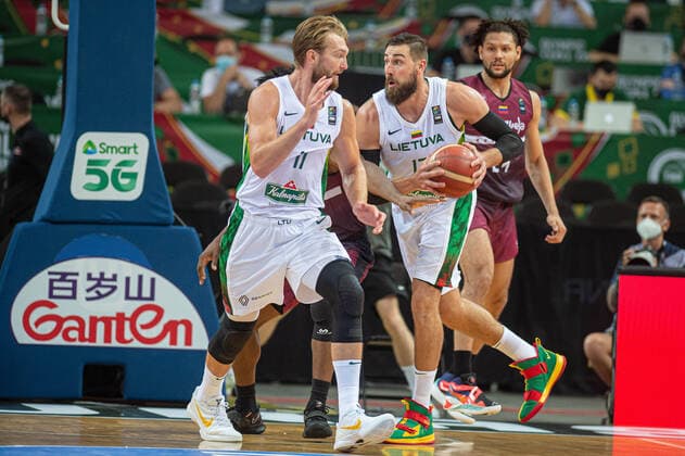 (210630) -- KAUNAS, June 30, 2021 -- Jonas Valanciunas (2nd R) of Lithuania competes during FIBA Olympic Qualifyng Tournament basketball match between Lithuania and Venezuela in Kaunas, Lithuania, June 29, 2021. (Photo by Xinhua) (SP)LITHUANIA-KAUNAS-BASKETBALL-FIBA OQT-LITHUANIA VS VENEZUELA AlfredasxPliadis 