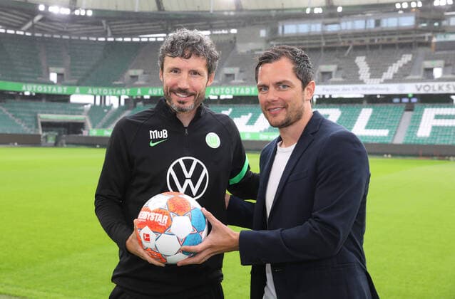 Head coach Mark van Bommel Wolfsburg, 30 06 2021, FOOTBALL VfL Wolfsburg, 1 Bundesliga, season 2021 22 New introduction of head coach Mark van Bommel VfL Wolfsburg here with sports director Marcel Schäfer VfL Wolfsburg Wolfsburg
