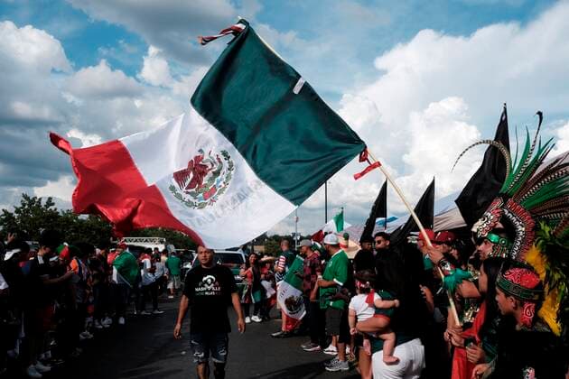 Fans celebrate outside of the stadium before the International Friendly, Länderspiel, Nationalmannschaft soccer match between Mexico and Panama held today June, 30th at Nissan Stadium in Nashville, Tennessee, USA, 30 jUNE 2021. Mexico vs Panama !ACHTUNG: NUR REDAKTIONELLE NUTZUNG!  Copyright: xRickxMusacchiox AME9441 20210701-3315740512406506871334e93f69f05671579b5e