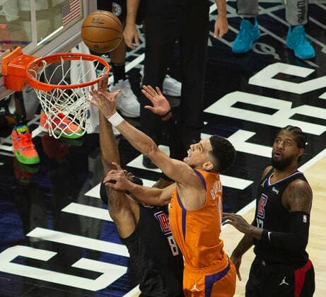 June 30, 2021, LOS ANGELES, CALIFORNIA, UNITED STATES OF AMERICA: The Los Angeles Clippers during the Western Conference Finals, Game 6 of the 2021 NBA, Basketball Herren, USA Playoffs against the Phoenix Suns on Wednesday June 30, 2021, at the Staples Center in Los Angeles, California. PHILLIP KIM PI..Devin Booker of the Phoenix Suns goes for a layup in the 1st quarter against the Los Angeles Clippers. LOS ANGELES UNITED STATES OF AMERICA - ZUMAa60_ 20210630_zaf_a60_004 Copyright: xPhillipxKim Pix