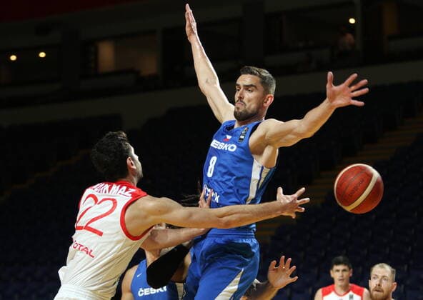 June 30, 2021, Victoria, BC, Canada: Turkey s Furkan Korkmaz passes to a teammate as the Czech Republic s Tomas Satoransky defends during the first half of FIBA Men s Olympic Qualifying basketball action at Memorial Arena in Victoria, B.C., on Wednesday, June 30, 2021. Furkan Korkmaz,Tomas Satoransky  - ZUMAc35_ 20210630_zaf_c35_079 Copyright: xChadxHipolitox