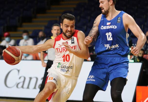 June 30, 2021, Victoria, BC, Canada: Turkey s Melih Mahmutoglu drives past Czech Republic s Ondrej Balvin during the first half of FIBA Men s Olympic Qualifying basketball action at Memorial Arena in Victoria, B.C., on Wednesday, June 30, 2021. Melih Mahmutoglu,Ondrej Balvin  - ZUMAc35_ 20210630_zaf_c35_081 Copyright: xChadxHipolitox