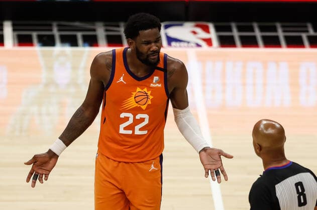LOS ANGELES, CA - JUNE 30:Phoenix Suns center Deandre Ayton (22) asking what did I do during game 6 of the NBA, Basketball Herren, USA Western Conference Final between the Phoenix Suns and the Los Angeles Clippers on June 30, 2021, at Staples Center in Los Angeles, CA. (Photo by Jevone Moore Icon Sportswire) NBA: JUN 30 Western Conference Final - Suns at Clippers Icon210630078