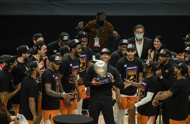 June 30, 2021, Los Angeles, California, USA: Head Coach Monty Williams of the Phoenix Suns holds the Western Conference Finals Trophy after winning Game 6 of the Western Conference Finals of the 2021 NBA, Basketball Herren, USA Playoffs against Los Angeles Clippers on Wednesday June 30, 2021 at Staples Center in Los Angeles, California. Clippers lose to Suns, 103-130. JAVIER ROJASPI Los Angeles USA - ZUMAp124 20210630_zaa_p124_022 Copyright: xx