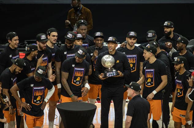 June 30, 2021, Los Angeles, California, USA: Head Coach Monty Williams of the Phoenix Suns holds the Western Conference Finals Trophy after winning Game 6 of the Western Conference Finals of the 2021 NBA, Basketball Herren, USA Playoffs against Los Angeles Clippers on Wednesday June 30, 2021 at Staples Center in Los Angeles, California. Clippers lose to Suns, 103-130. JAVIER ROJASPI Los Angeles USA - ZUMAp124 20210630_zaa_p124_026 Copyright: xx
