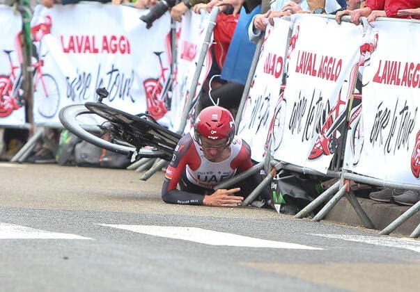BRANDON MCNULTY of UAE TEAM EMIRATES during the Tour de France 2021, Cycling race stage 5, time trial, Change Laval 27,2 Km on June 30, 2021 in Laval, France, Crash Copyright: LaurentxLairys