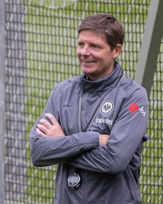Training kick-off Eintracht Frankfurt Coach Oliver Glasner Eintracht Frankfurt Training kick-off of Eintracht Frankfurt on 1 July 2021 at the Deutsche Bank Park in Frankfurt am Main According to the regulations of the DFL, Deutsche Fußball Liga, it is prohibited to use or have used photographs taken in the stadium and or from the game in the form of sequence images and or video-like photo series DFL regulations prohibit any use of photographs as image sequences and or quasi video , Frankfurt am Main Hesse Germany Deutsche Bank Park