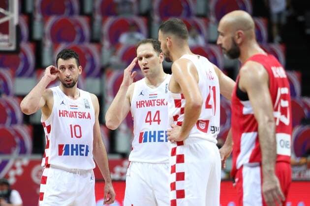 PXL_Croatia v Tunisia - Group A: 2020 FIBA Men s Olympic Qualifying Tournaments SPLIT, CROATIA - JULY 01: Concerned Croatian players Roko Leni Ukic and Bojan Bogdanovic during the 2020 FIBA Men s Olympic Qualifying Tournament game between Croatia and Tunisia at Spaladium Arena on July 1, 2021 in Split, Croatia. IvoxCagalj PIXSELL