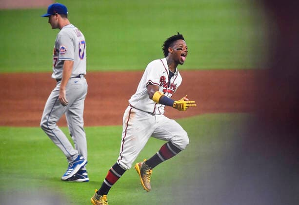 Bilder des Jahres 2021, Sport 07. Juli Sport Themen der Woche KW26 Sport Bilder des Tages July 01, 2021: Atlanta Braves outfielder Ronald Acuna Jr. celebrates as he runs across the field after the game winning score during the ninth inning of a MLB, Baseball Herren, USA game against the New York Mets at Truist Park in Atlanta, GA. Austin McAfee CSM Atlanta USA - ZUMAc04_ 20210701_zaf_c04_001 Copyright: xAustinxMcafeex