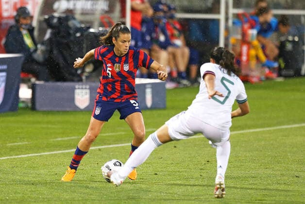 EAST HARTFORD, CT - JULY 01: United States defender Kelley O Hara (5) and Mexico defender Jimena Lopez (5) in action during an International Friendly, Länderspiel, Nationalmannschaft match between Mexico and United States on July 1 , 2021 at Pratt & Whitney Stadium at Rentschler Field in East Hartford, CT. (Photo by M. Anthony Nesmith Icon Sportswire) SOCCER: JUL 01 Women s - USA v Mexico Icon21070107