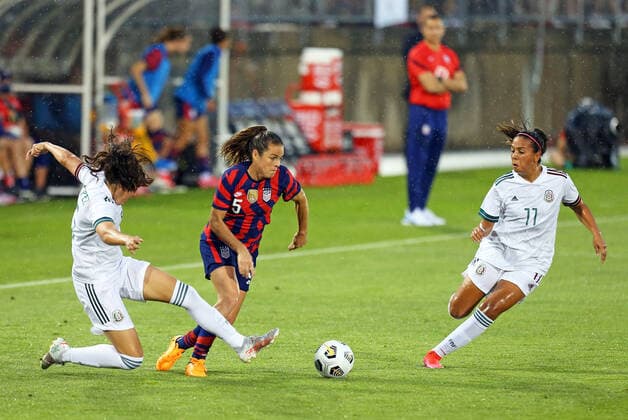 EAST HARTFORD, CT - JULY 01: Mexico defender Jimena Lopez (5), United States defender Kelley O Hara (5) and Mexico midfielder Maria Sanchez (11) in action during an International Friendly, Länderspiel, Nationalmannschaft match between Mexico and United States on July 1 , 2021 at Pratt & Whitney Stadium at Rentschler Field in East Hartford, CT. (Photo by M. Anthony Nesmith Icon Sportswire) SOCCER: JUL 01 Women s - USA v Mexico Icon21070108