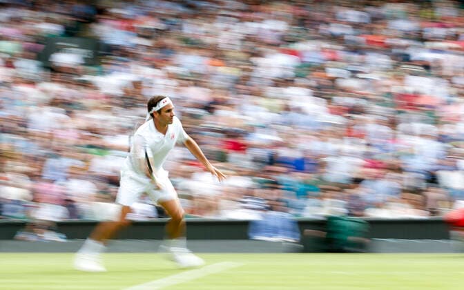Sport Bilder des Tages (210702) -- LONDON, July 2, 2021 -- Roger Federer of Switzerland competes during the men s singles second round match between Roger Federer of Switzerland and Richard Gasquet of France at Wimbledon Championship in London, Britain, on July 1, 2021. ) (SP)BRITAIN-LONDON-TENNIS-WIMBLEDON-DAY 4 HanxYan 