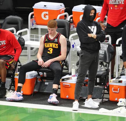 July 1, 2021, Milwaukee, WI, USA: Atlanta Hawks guards Kevin Huerter (3) and injured Trae Young, who did not play, watch from the bench in the final minute of a 123-112 loss to the Milwaukee Bucks in Game 5 of the Eastern Conference Finals on Thursday, July 1, 2021, at Fiserv Forum in Milwaukee. The Bucks now hold a 3-2 series lead. Milwaukee USA - ZUMAm67_ 0123801256st Copyright: xCurtisxComptonx