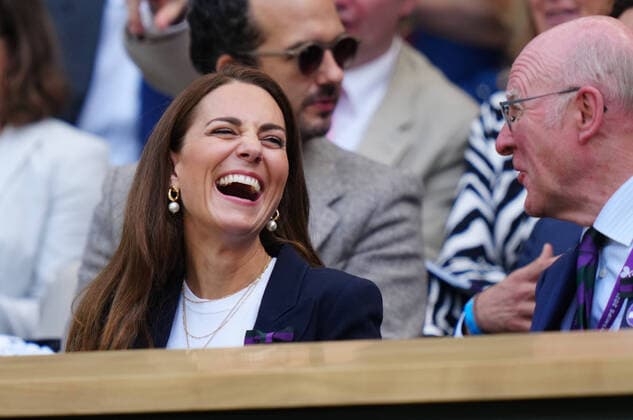 Sport Themen der Woche KW26 Sport Bilder des Tages Mandatory Credit: Photo by Shutterstock (12193045l) Catherine Duchess of Cambridge watching the action from the Royal Box on Centre Court alongside All England Club Chairman Ian Hewitt Wimbledon Tennis Championships, Day 5, The All England Lawn Tennis and Croquet Club, London, UK - 02 Jul 2021 Wimbledon Tennis Championships, Day 5, The All England Lawn Tennis and Croquet Club, London, UK - 02 Jul 2021  Copyright: xShutterstockx 12193045l
